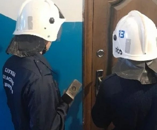 В Воронеже спасатели вскрыли квартиру пенсионерки, которая перестала выходить на связь