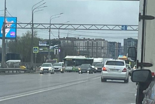 Из-за ДТП с автобусом окружная в Воронеже встала в пробке