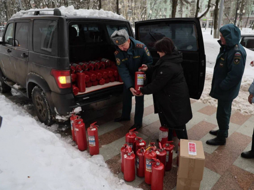 В Балашихе сотрудники МЧС России собрали гуманитарную помощь для участников специальной военной операции