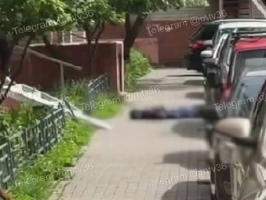 Труп обнаружили под окнами дома в Воронеже