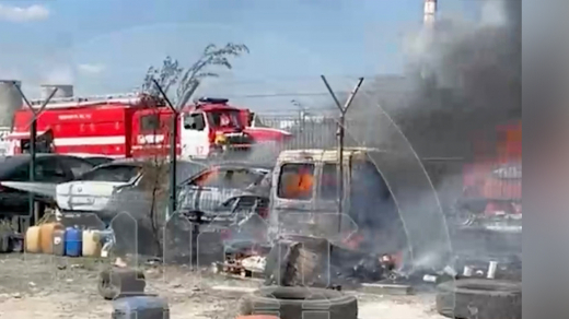 Shot: пожар на штрафстоянке в Мытищах уничтожил 10 машин