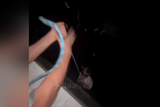 Из-за видео со спуском ребёнка на тросе с балкона возбудили уголовное дело в Воронеже