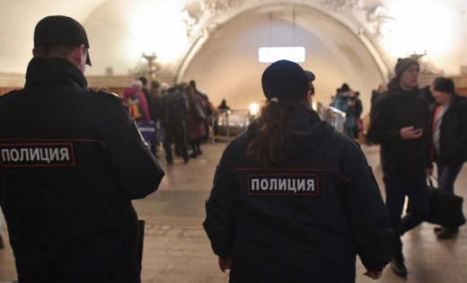 Москвичка распылила перцовый аэрозоль в лицо пассажира, задевшего ее в метро