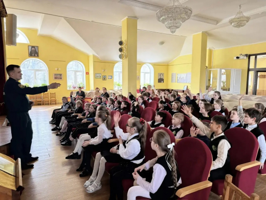 Сотрудники МЧС встретились с воспитанниками воскресной школы Сергиева Посада