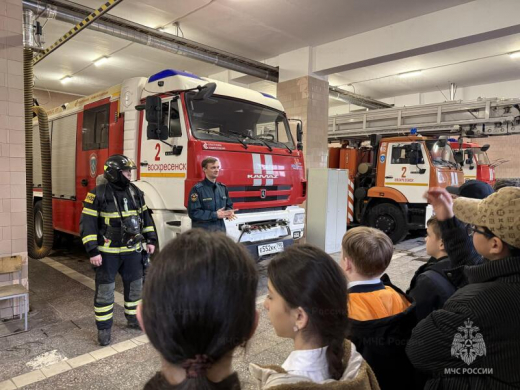 Школьники Воскресенска продолжают знакомиться со службой пожарных