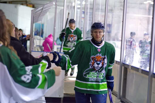 Хоккеисты из Боброва обменялись победами с «Самарой»