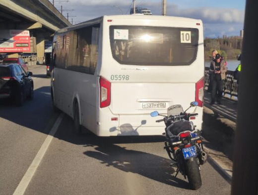 Два автобуса столкнулись на Северном мосту в Воронеже