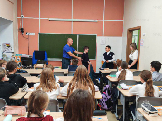 Инспекторы ГИМС рассказали школьникам Солнечногорска об опасности тонкого льда