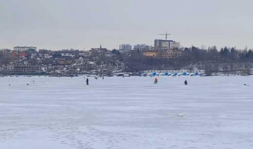 Воронежские рыбаки выходят на весенний лёд, рискуя жизнью