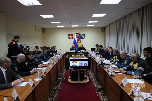 Глава МЧС России провел оперативное совещание по ситуации в Туапсе