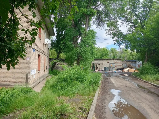 Дворы на ул. 9 Января утонули в мусоре: воронежцы не могут добиться уборки
