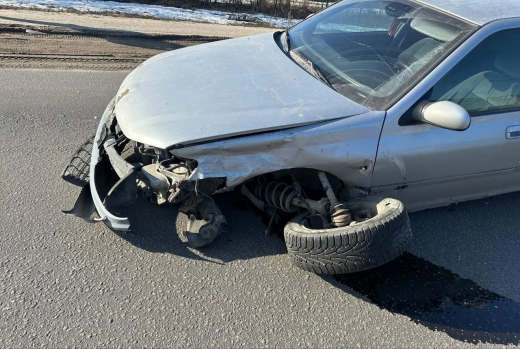 Иномарке вырвало колесо в ДТП под Воронежем: пострадал человек