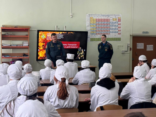 Будущим медикам рассказали о пожарной безопасности