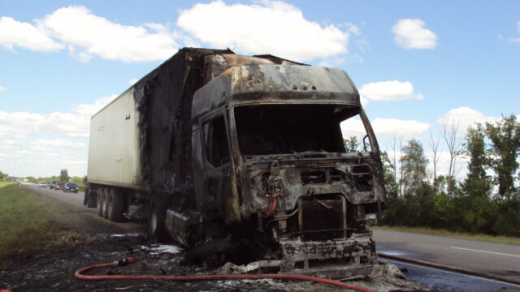 КамАЗ загорелся в Воронеже: водителя госпитализировали с ожогами