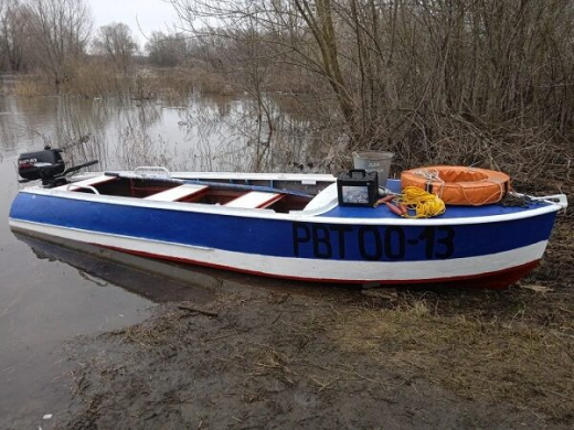 Воронежцев начали переправлять на лодках из-за затопленного моста