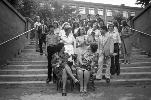 Выпускники 1984-го против выпускников 2025-го. Россияне сравнили два совершенно разных поколения