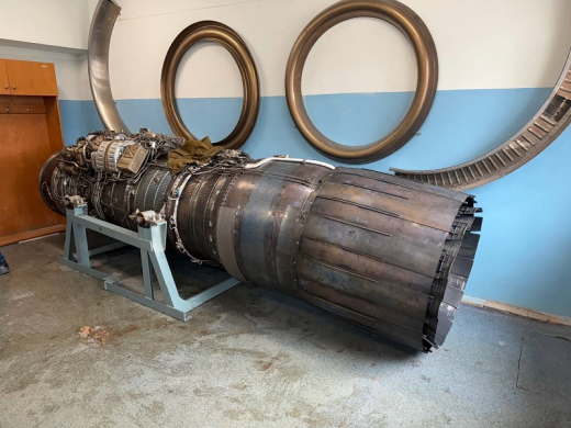 Огромный двигатель настоящего самолёта установили в воронежском вузе