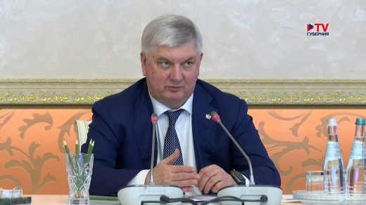 Губернатор Александр Гусев предложил отменить ковидные «смягчения»