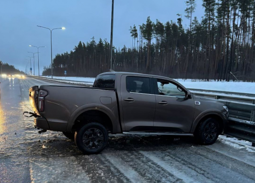 Молодая пара пострадала в жёстком ДТП с пикапом на трассе под Воронежем