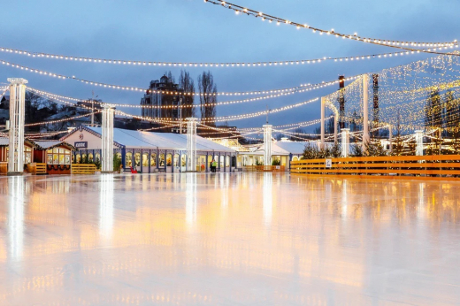 На катке на Адмиралтейской площади Воронежа устроят праздничные показы фильмов