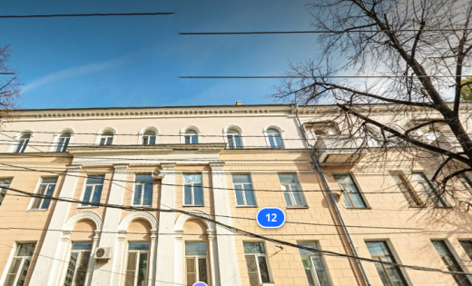 Тело мужчины нашли под окнами многоэтажки в центре Воронежа
