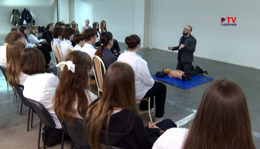 В Воронеже школьники учились управлять беспилотниками, пока родители проверяли здоровье