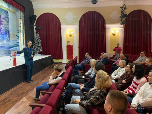 Противопожарный инструктаж провели инспекторы ГПН в драмтеатре Жуковского