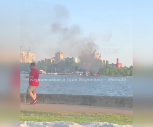 Воронежцы заметили дым и пламя возле парка «Алые паруса»