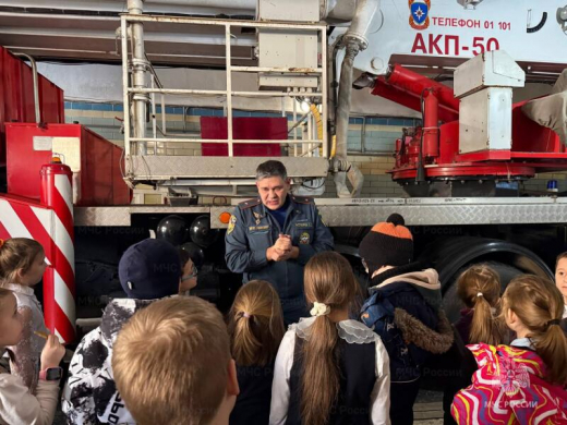 В гости к огнеборцам: учащиеся инженерно-технологического лицея познакомились с работой пожарно-спасательной части в Люберцах