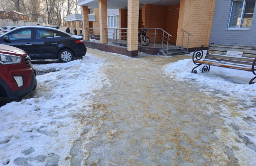 Жильцы дома в Воронеже скинулись на премию дворнику и уборщице