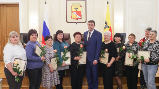 «Каждый день выполняете одну из важнейших задач»: мэр Воронежа поздравил сотрудниц комбинатов благоустройства с 8 Марта