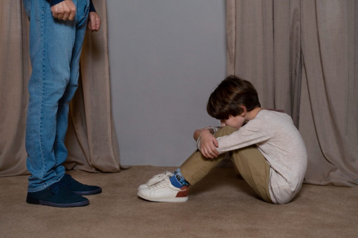 Воронежец истязал маленьких сыновей за плохие оценки в школе