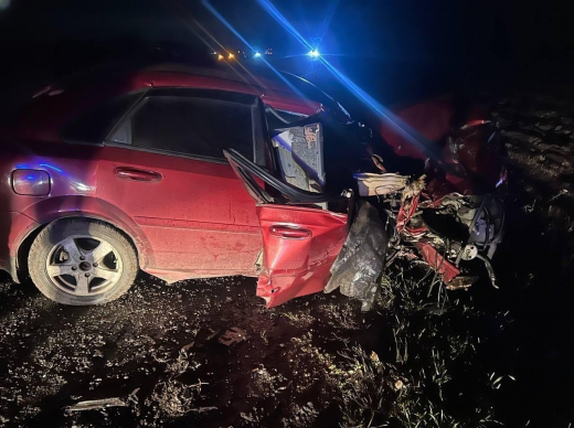 В Воронежской области водитель Chevrolet влетел в фуру и погиб