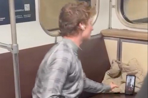 Пассажир метро пригрозил зарезать молодого человека за съемку видео для соцсетей