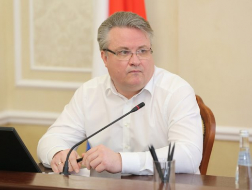 Мэр Воронежа поручил усилить контроль за парковкой на газонах