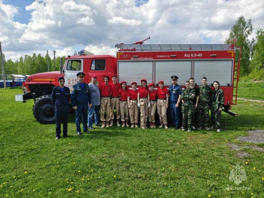 Сотрудники МЧС приняли участие в организации и проведении военно-патриотической игры «Наследники Победы»