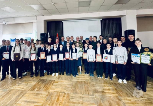 В Люберцах сотрудники МЧС наградили детей за активное участие в общественно значимых профилактических мероприятиях