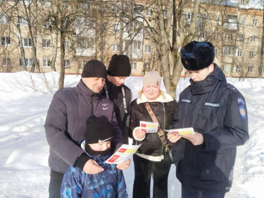 Сотрудники МЧС России и Мособлпожспаса напомнили жителям Подмосковья о правилах пожарной безопасности