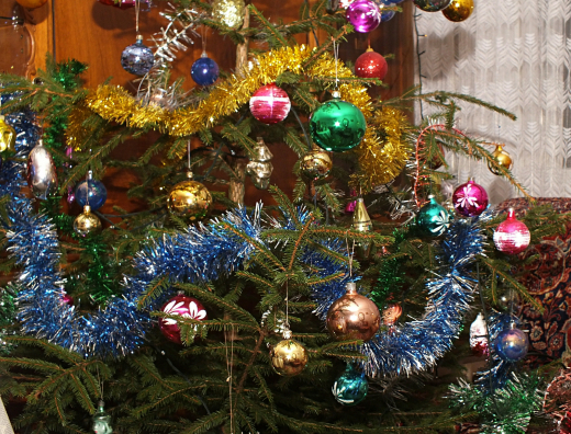 Москвичам, которые устанавливают елку, следует иметь огнетушители и песок