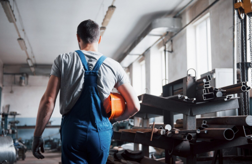 Рабочий воронежского завода обгорел при ремонте оборудования