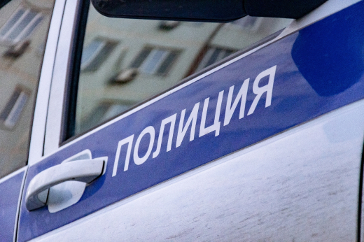 Москвич разбил стекла в алкомаркете и машине полиции