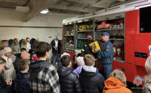 Пожарные Сергиева Посада рассказали школьникам о своей службе