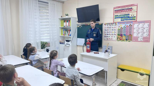 Безопасность с юных лет: в Королеве пожарные провели урок для воспитанников «Центра художественного мастерства»