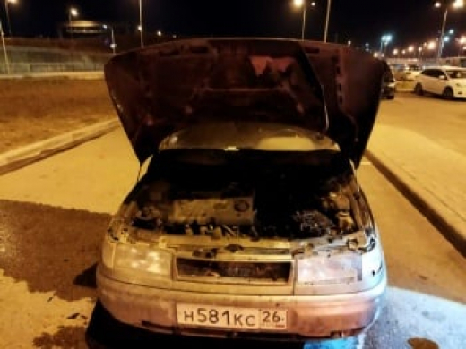На пункте досмотра перед Крымским мостом со стороны Керчи загорелся автомобиль