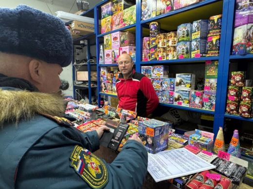 Сотрудники МЧС России проверяют места хранения и продажи пиротехники в Павловском Посаде