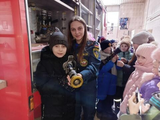Учащиеся лицея им. Александра Блока посетили пожарно-спасательную часть Солнечногорска