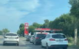 Воронежцы за деньги предлагают автомобилистам отстоять очередь за бензином
