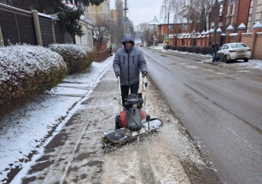 В Воронеже прошёл первый сильный снегопад: как убирают город