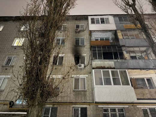 СК начал проверку после смертельного пожара в воронежской пятиэтажке с пострадавшими детьми