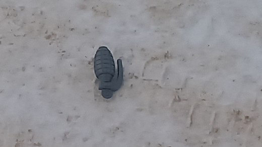 Похожий на гранату предпет обнаружили на тротуаре в Воронеже